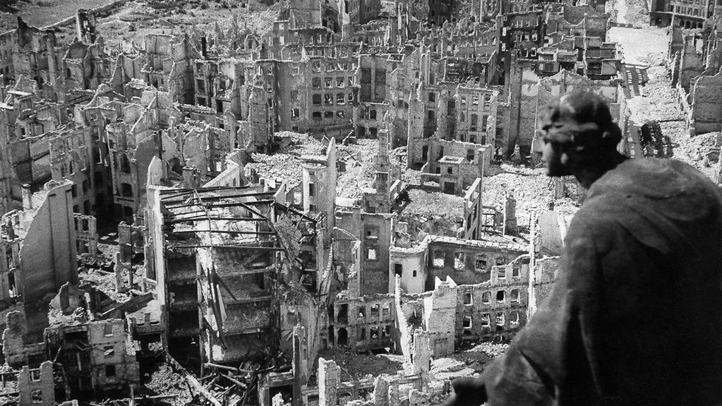 JoloLothar's tweet photo. @Raul02108685796 @bundeskanzler Russland "Unternehmen Barbarossa" sagt ihnen wahrscheinlich nichts, sie sind wahrscheinlich zu jung oder zu ungebildet. Die Propaganda kommt von Kiesewetter u. Strak-Zimmermann. Ich zeige ihnen wie das damals ausgegangen ist u. heute mit der Atommacht Russland ausgeht. https://t.co/8q0OYKjMcM