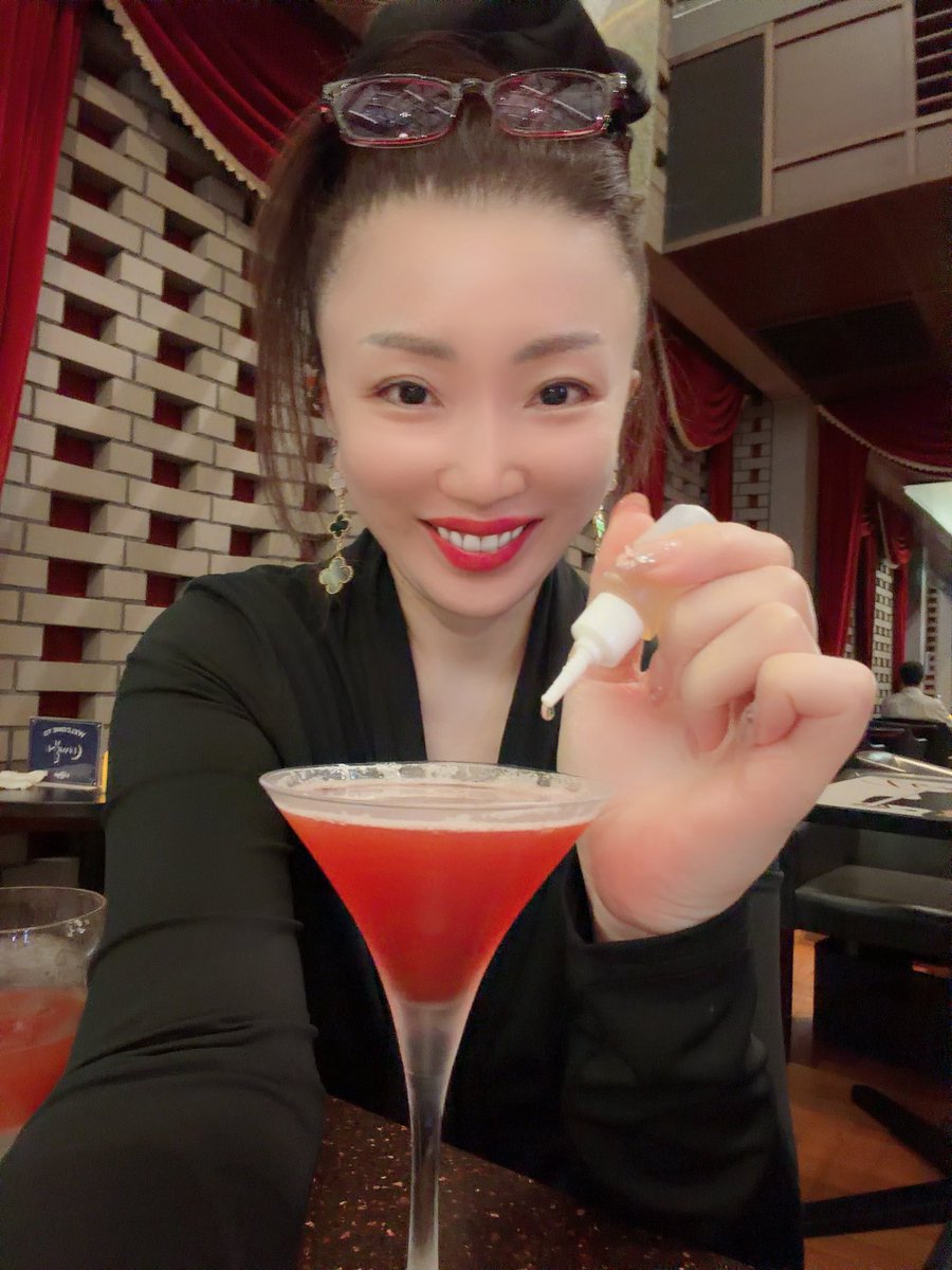sevenseas02's tweet photo. 𝘽𝙚𝙖𝙪𝙩𝙮 𝙋𝙡𝙪𝙨さんに、
前歯を矯正して頂いた🦷
【ソングカクテル🍸】バーボン人生
アラフィフのゆらぎちゃんには
ぴゅぴゅっとな!
コンタクト外しましたꉂ🤣𐤔
#矢沢永吉
#永ちゃん
#E_YAZAWA
#EIKICHI_YAZAWA
#YAZAWA
#DIAMONDMOON
#DIAMOND_MOON https://t.co/1YwH2ps2HR