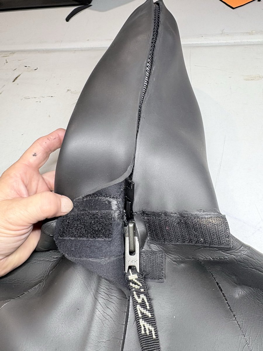 rubberknite1's tweet photo. Who’s the lucky Gimp that’s going to be sealed in my R3 KNITE GIMP SUIT?
All custom made to measure right down to the size of your Mitts, this Gimp can be locked in with No Escape!
Who do you think this neoprene Gimp is? https://t.co/gRkyr3twAN