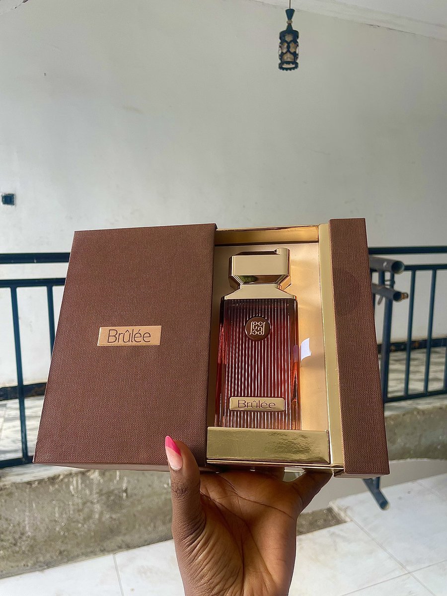 dashacovera's tweet photo. New month 
New fragrance 🌺

Club de but 60m 
Brûlée 40k
Vintage radio 📻 35k

Men fragrance, but Brûlée is really soft, ladies you can incorporate this in your collection 
Smelling soft and rich on a budget 
Free delivery 🚛 everywhere https://t.co/CMkCe0h3rS