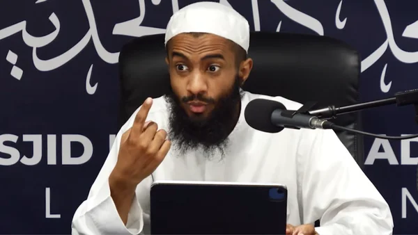 BasilTheGreat's tweet photo. 🚨NEWS: A Mosque with charitable status in London has been preaching that women should be beaten if they refuse sex
 
The Hackney Islamic Community Centre heard sermons including:

- Beating your wife if she disobeys you (leaving the house without permission, refusing sex and to remind them who is in charge)
- Homosexuals should be executed

The Mosque avoids paying taxes on the nearly £200,000 it made last year by claiming charitable status

This religion should never have been allowed in Britain