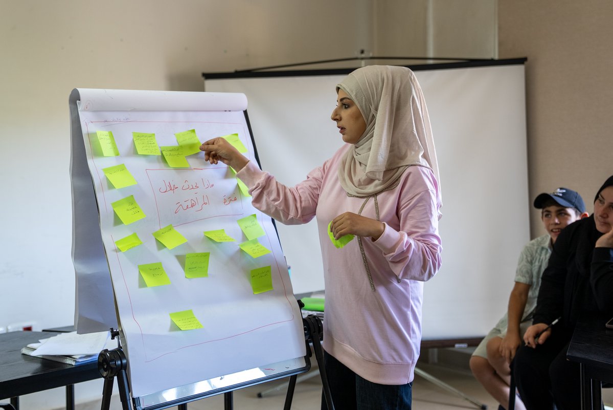 UNICEFLebanon's tweet photo. Girls need more than opportunities. They need the skills and support to shape their own futures. 💙

At a Social Development and Primary Healthcare Centre in Baalbeck, we saw how Mustaqbali Khayari, the first joint UNICEF and @UNFPALebanon programme in #Lebanon, is supporting adolescent girls to build life skills, access supportive protection and health services, and benefit from positive parenting.

Funded by @SwedenInLebanon, the programme helps girls grow with confidence, stay safe and make informed choices about their lives, free from violence. #ForEveryGirl
