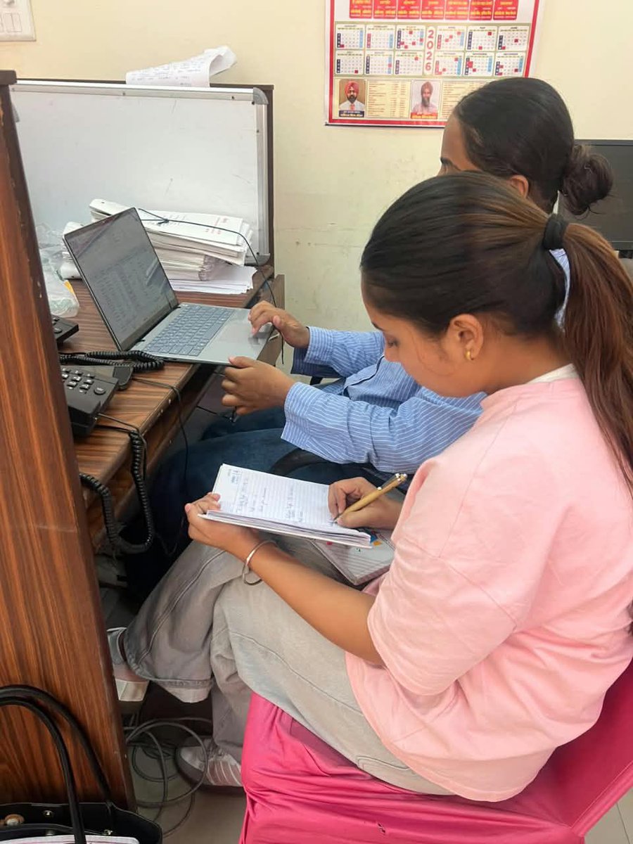 CleanAirPunjab's tweet photo. A dedicated control room at the Amritsar DC Office is supporting farmers through paddy harvest season. Clean Air Punjab and the district administration are helping connect farmers with timely solutions and prevent farm fires. https://t.co/O4ybJPTUfY