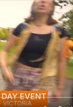 FrancesWiddows1's tweet photo. A deranged student - encouraged by @UVic President Robina Thomas in December 2025 - throws a kombucha drink in the face of cinematographer Simon Hergott, damages his camera and then punches him several times. An orange ribbon clad @SaanichPolice officer does not charge her. https://t.co/G1Czweit9r