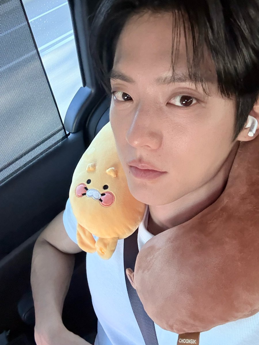 to__2lee's tweet photo. 라이브 못해준다고 셀카 보내줌 ㅋㅋ ♡
아 넘 귀여워…………. https://t.co/CZ5QQutwjh