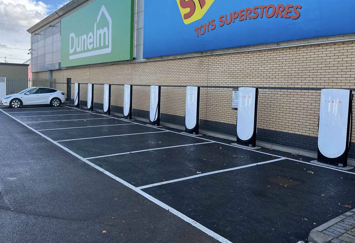 TeslaCharging's tweet photo. New Tesla Supercharger: London, UK - Staples Corner (16 stalls) 
https://t.co/5GHKQ058NZ https://t.co/V99VN3s1tE