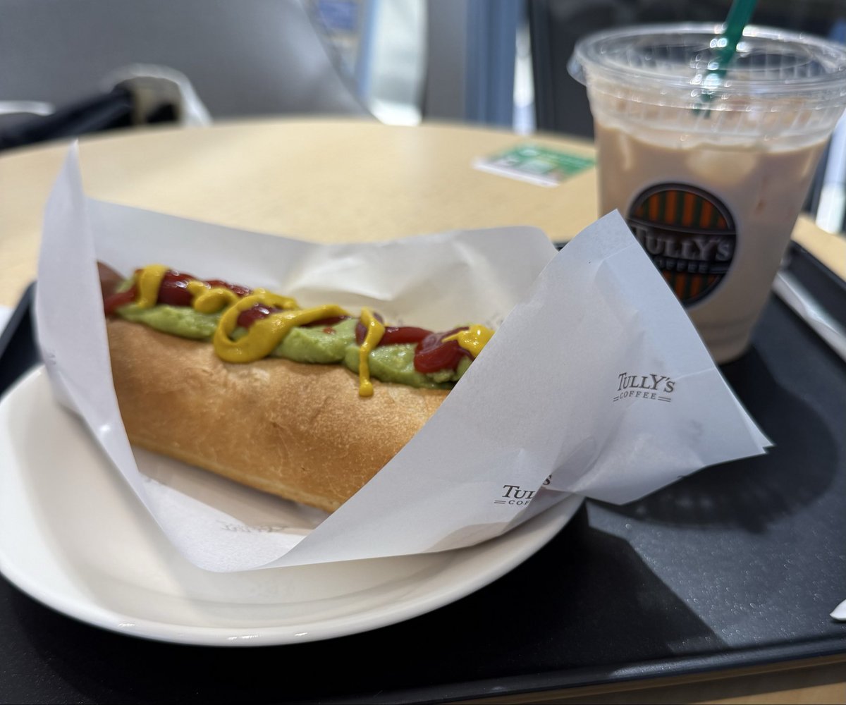 Odette703's tweet photo. やっとお昼ごはん🌭
さすがにもう区役所は間に合わないから明日だな。 https://t.co/T4YzvLapHb