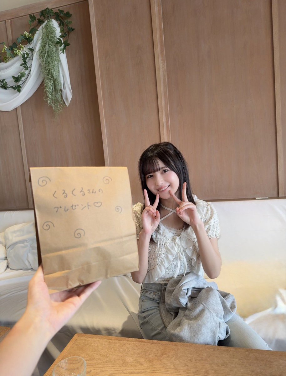 stu48_kuru's tweet photo. るなちとお出かけしたよ🍥
お誕生日プレゼントくれて、
沢山褒めてくれたよ🎁かわいい！ https://t.co/iQWPkM1tha
