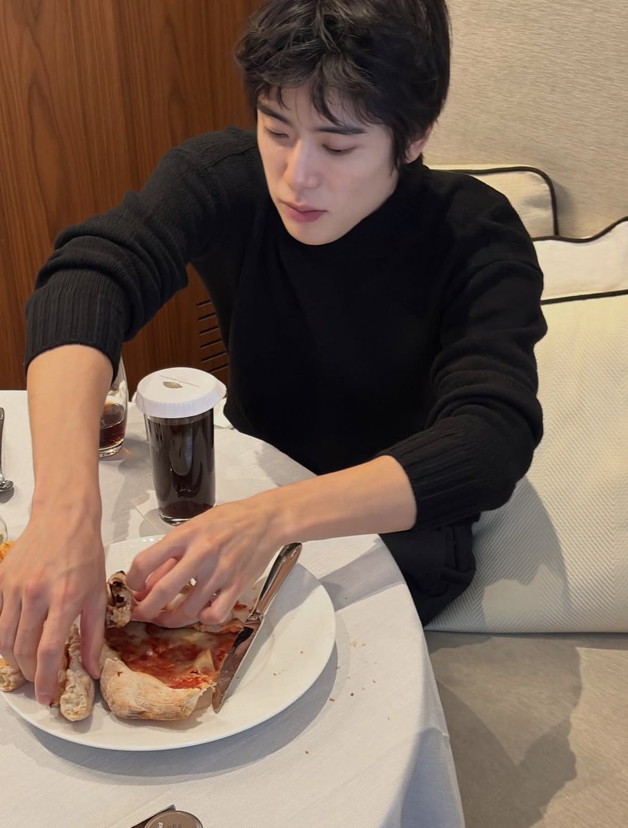 jaevpch's tweet photo. Malam, jangan lupa makan https://t.co/uGq7mO8pfg