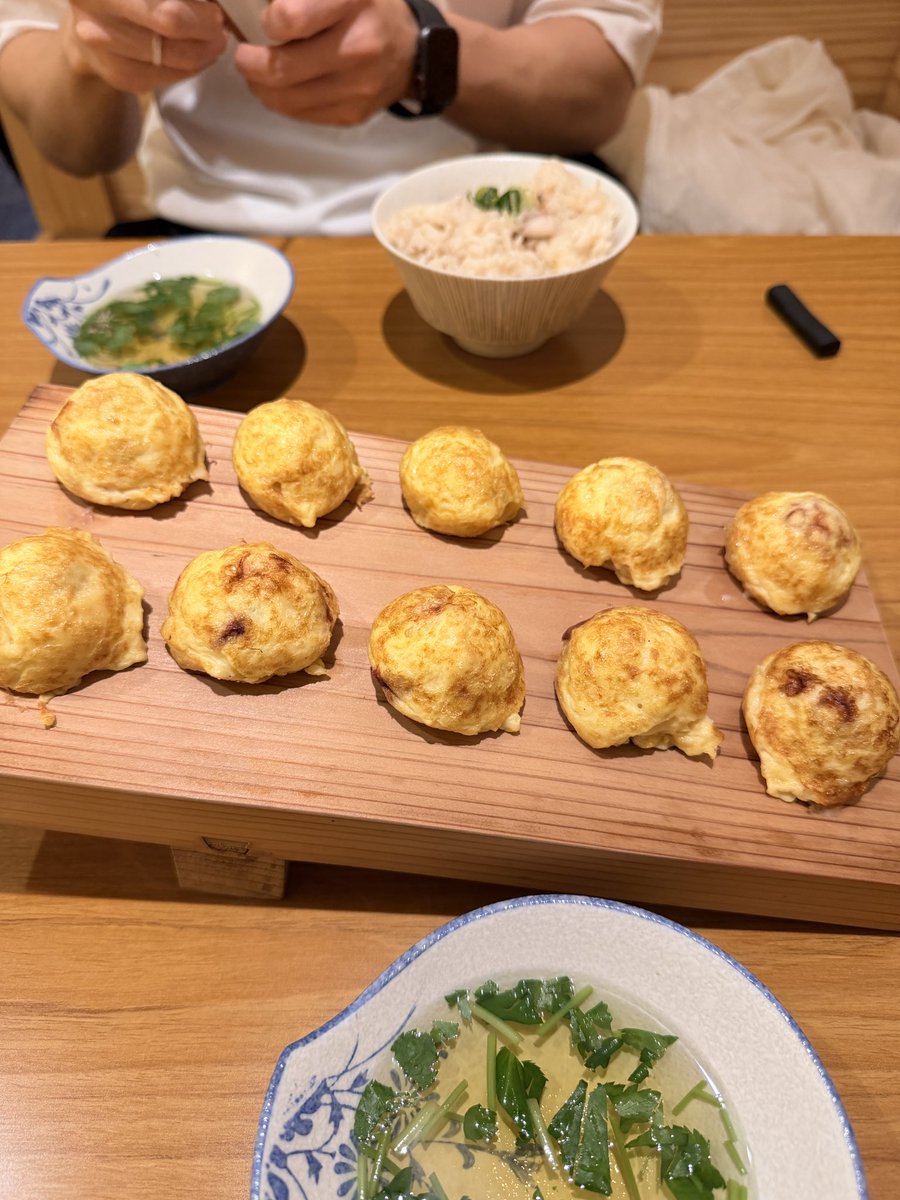 koneet27's tweet photo. ちょっと前に罪悪感感じながら昼に明石の蛸匠、夜に駄目な隣人

タコ飯めっちゃ好きやった https://t.co/N27Fbhssvg