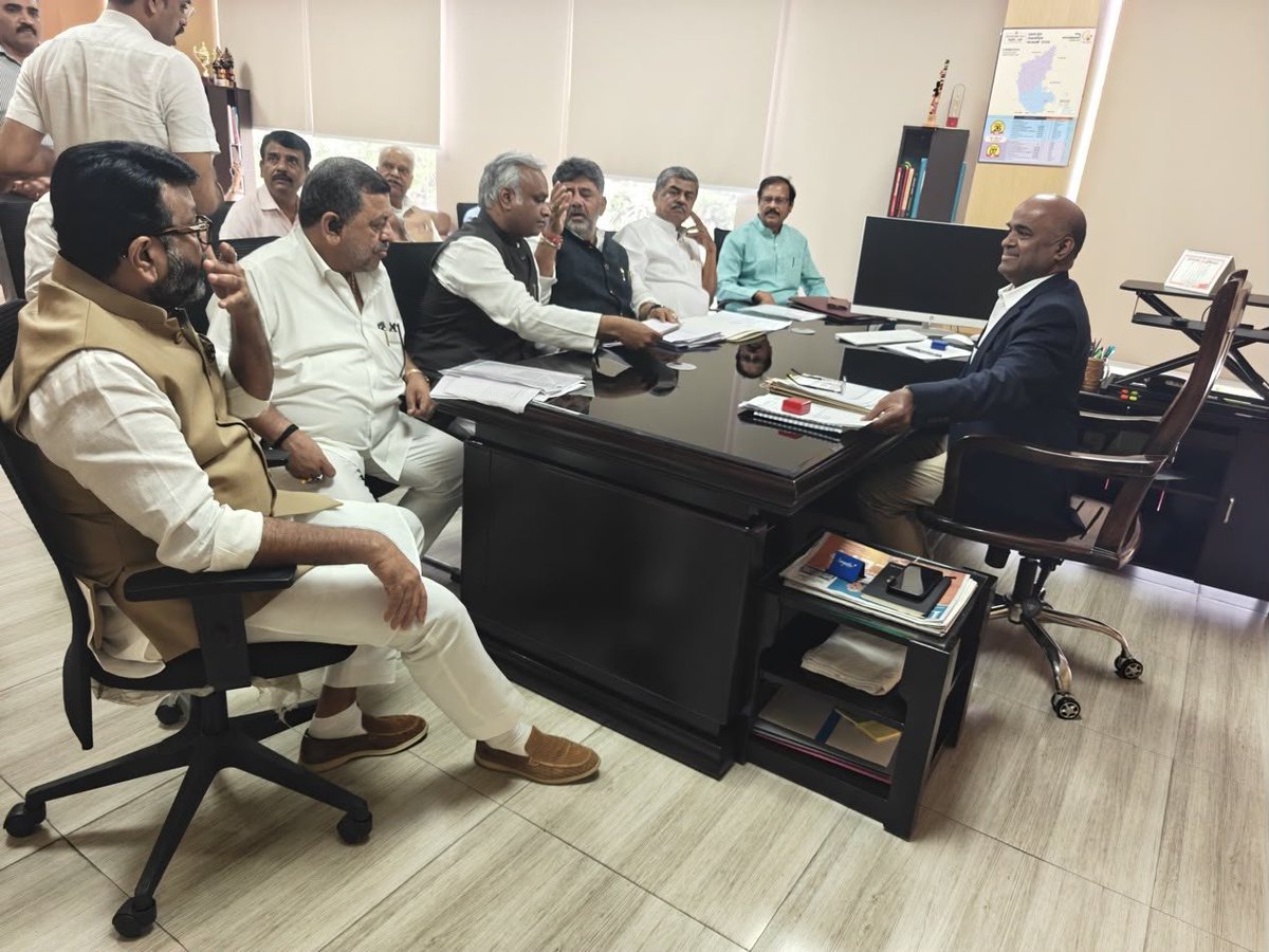 of_sprite66275's tweet photo. Karnataka CM D.K. Shivakumar alleges a “big fraud” involving bulk Form 7 filings to delete voters during the SIR exercise.

The CM has now sat on an indefinite strike inside the Election Commission office, demanding action over the alleged mass voter deletions. https://t.co/SH4TW6rCEt