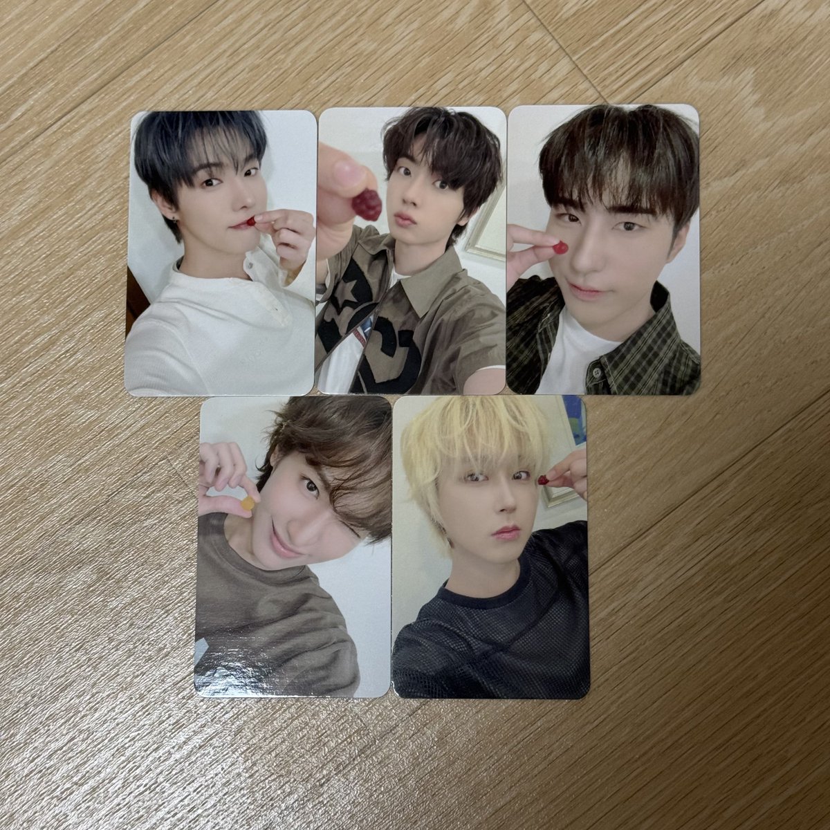 ydooo111's tweet photo. 원위 260705 에버라인 대면 미공포 장당 0.7에 양도해요 옾챗주세요!

https://t.co/xvPqk3HSXh

ㅅㅊㅇ 원위 기억책 별 데모 미공포 판매 양도 용훈 강현 현구 하린 동명 키아 기욱 미공개포카 플래닛나인 보이저 미로 메이즈 관람차 이카루스 시나리오 https://t.co/kpIweVktwW