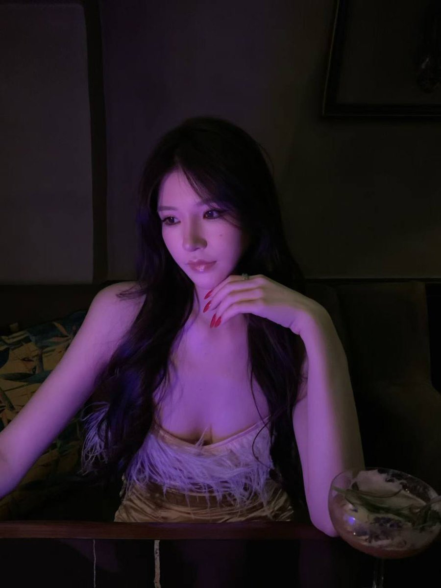 sacieth's tweet photo. 长沙女王

��高165 体重90 脚码36

中俄混血，常驻长沙，瑜伽老师，颜值身材天花板

擅长:K9，四爱，厕，口舌，刑，烟灰缸，足喂食，捆绑，龟责，锁奴，高端剧情play

期待你是高质量的贱狗，在我的脚下释放出最下贱的模样！ https://t.co/Gnnq9rM24P