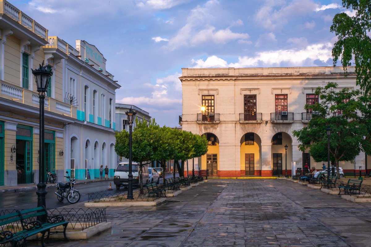 mariofsabines's tweet photo. Arranca octubre en #Matanzas con el corazón puesto en el 333 aniversario de la ciudad.

A pesar del bloqueo y las dificultades, seguimos pa'lante con la frente en alto y la certeza de que unidos venceremos.

¡Feliz mes, #MatancerosEnVictoria! 🇨🇺✊ https://t.co/WaH4AsWySW