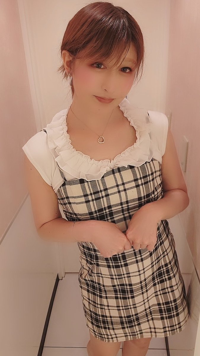 utatane8543's tweet photo. 実は私ね、見た目を褒めてもらうより、服とかネイルを褒めてもらえるほうが嬉しかったりするんです😌

見た目そのものはなかなか変えられないけど、服やネイルは自分で選んだり、工夫したりできるから。

そういうところを褒めてもらえると、
「ちゃんと見てくれてる」って思えるんです🤍

…内緒ね🤫 https://t.co/CjcrseTctq