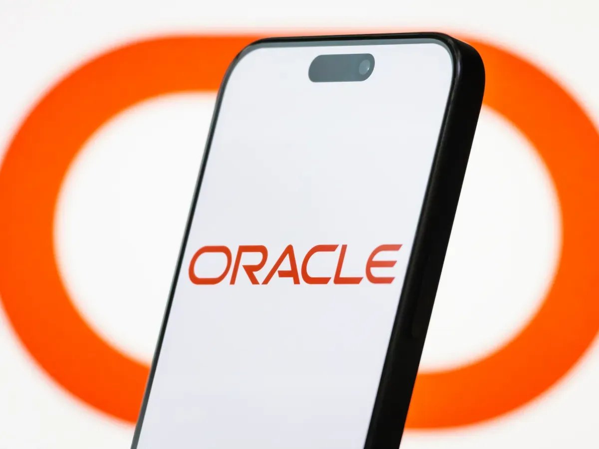 Gavin_Bloomf's tweet photo. $ORCL riding the micron AI wave this morning. enterprise AI spend is the theme that won't die. trend is up, just don't get cute — these AI sympathy moves can reverse fast if the group fades. higher highs or it's just noise. https://t.co/Hy6UZqWINj