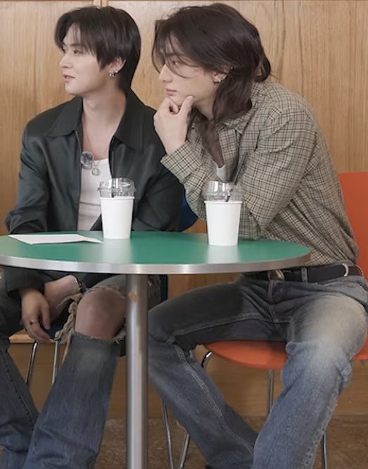 linomandu's tweet photo. that one couple who are always stuck together like glue https://t.co/Jy2UcmuSbs