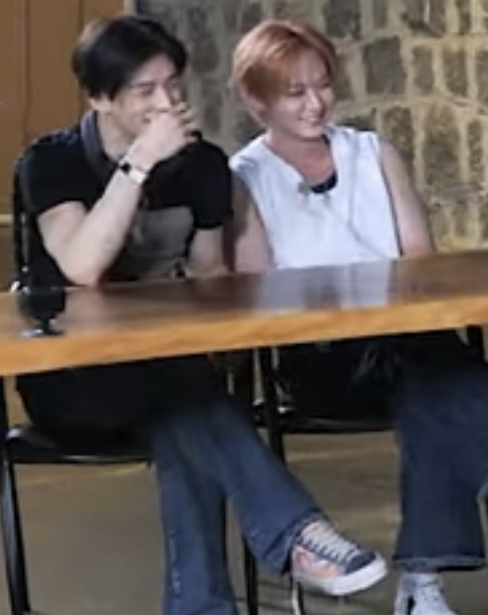 linomandu's tweet photo. that one couple who are always stuck together like glue https://t.co/Jy2UcmuSbs