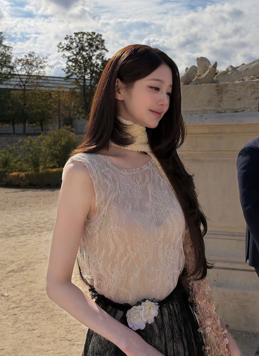 litchi0831's tweet photo. A legendary fashion moment: Wonyoung at Dior SS27 Paris show

WONYOUNG IN DIOR
#WonyoungDiorSummer27
#JANGWONYOUNG
#WONYOUNG
#DiorSummer27 @Dior https://t.co/ojRCL7EYsa