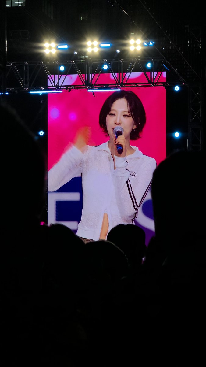 ggung_rabbit's tweet photo. 천안흥타령축제에 빌리 왔다!!
수아 잘 지내는 모습 좋네!

#천안흥타령춤축제 #빌리 #문수아 https://t.co/S193VB67oZ