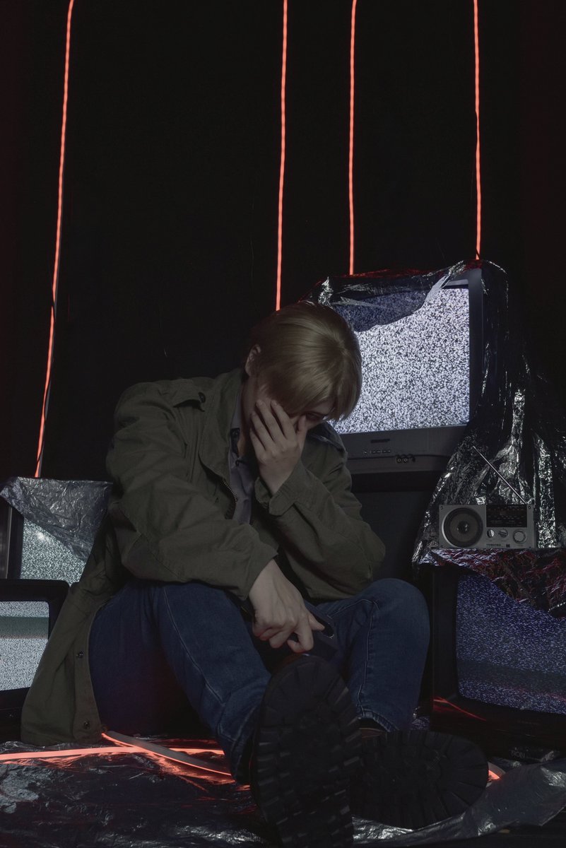 sakuragishun's tweet photo. 【SILENT HILL 2】

─────────────────
　　　　　
　　　  あなたを待っている

─────────────────

ジェイムス・サンダーランド：峻侑
photo by 佐原さん@saharamiroku
studio：@cst_arrows https://t.co/mEBbVSE31g
