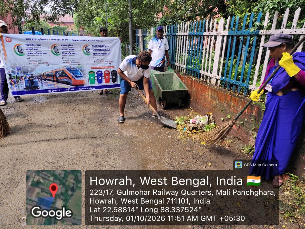 drmhowrah's tweet photo. Collective action for a healthier living environment! 🚉🌱

Under the aegis of #SwachhataPakhwada, railway personnel and residents participated enthusiastically in a dedicated #Shramdan at the Howrah Railway Colony, reiterating their commitment to hygiene and civic upkeep.

#SwachhRailSwachhBharat #Shramdaan #CleanlinessDrive #HWH