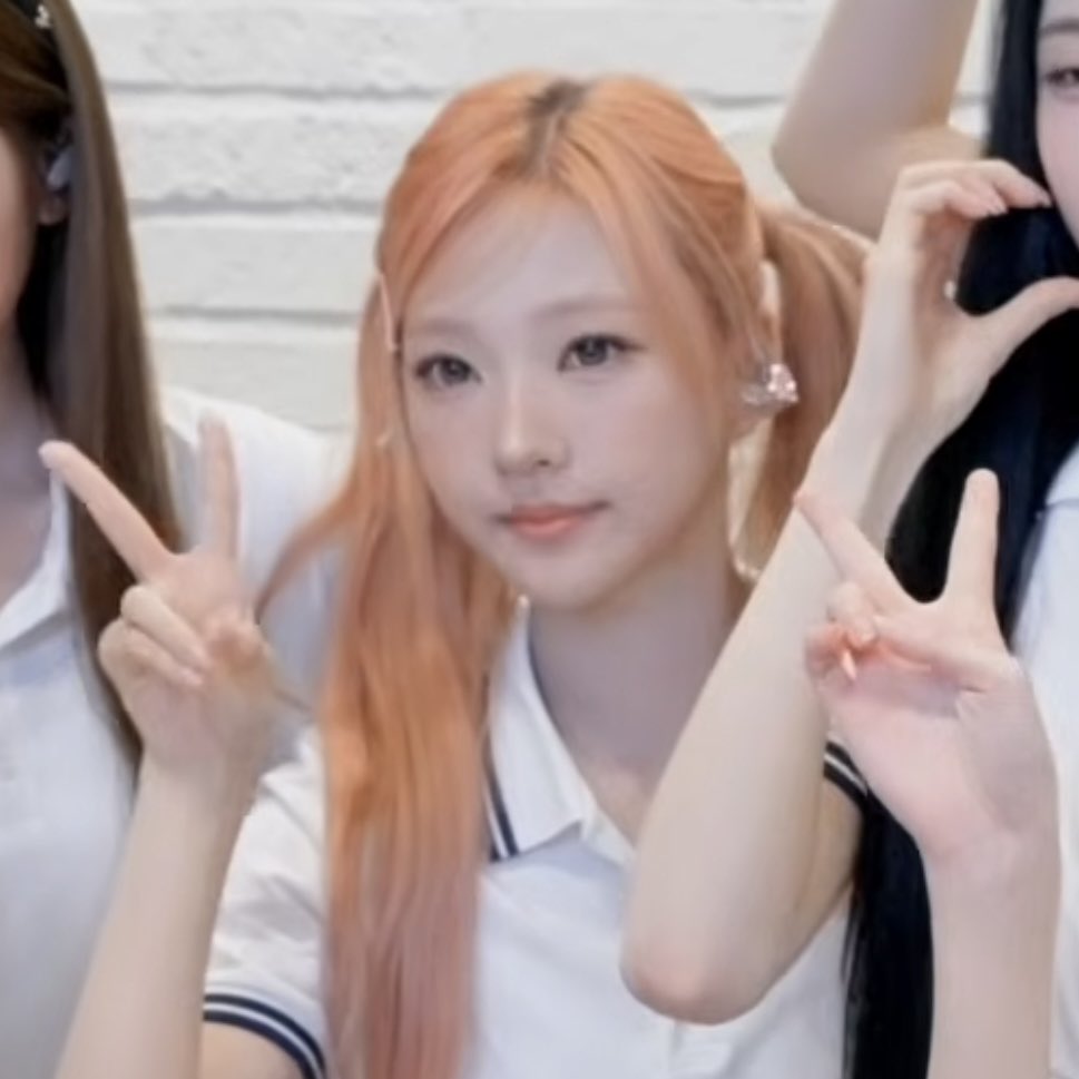 httpsoftella's tweet photo. 하염업이 쓰다듬는 중… https://t.co/YMgXL6llPo