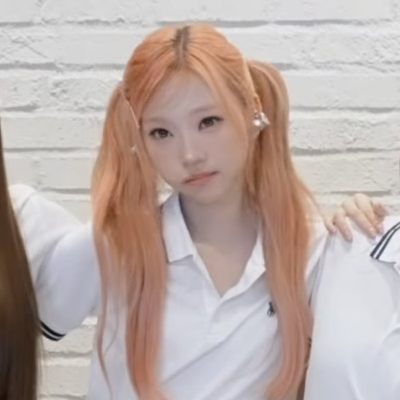 httpsoftella's tweet photo. 하염업이 쓰다듬는 중… https://t.co/YMgXL6llPo