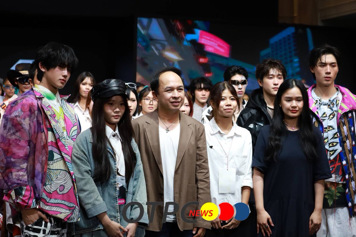 otpcnews's tweet photo. "ท็อปแท็ป-มินลี" นำทีมศิลปิน-นักแสดง ร่วมเดินแฟชั่นโชว์ ในงาน Bangkok International Fashion Week 2026 - Visionary Stage at Siam Center

TOPTAPMINLEE AT SIAM CENTER BIFW26

#SiamCenterBIFW2026xTOPTAPMINLEE
#TOPTAPJarukit #MINLEEthanakorn
#ToptapMinlee #ท็อปแท็ปมินลี
#SiamCenterBIFW2026 #BIFW2026