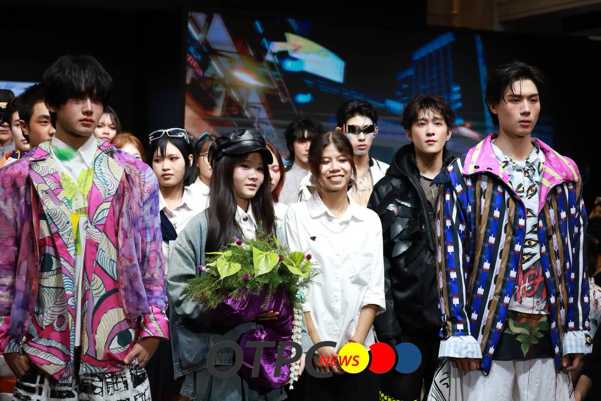 otpcnews's tweet photo. "ท็อปแท็ป-มินลี" นำทีมศิลปิน-นักแสดง ร่วมเดินแฟชั่นโชว์ ในงาน Bangkok International Fashion Week 2026 - Visionary Stage at Siam Center

TOPTAPMINLEE AT SIAM CENTER BIFW26

#SiamCenterBIFW2026xTOPTAPMINLEE
#TOPTAPJarukit #MINLEEthanakorn
#ToptapMinlee #ท็อปแท็ปมินลี
#SiamCenterBIFW2026 #BIFW2026