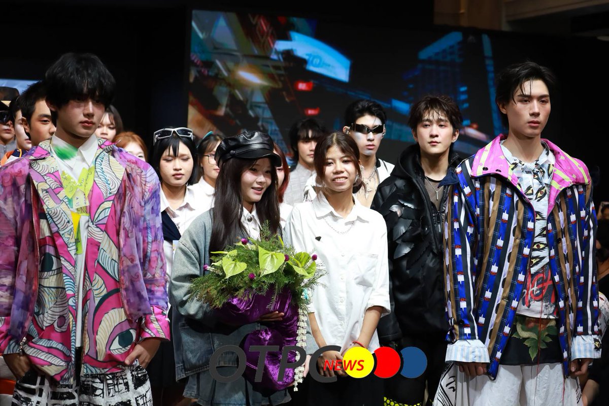 otpcnews's tweet photo. "ท็อปแท็ป-มินลี" นำทีมศิลปิน-นักแสดง ร่วมเดินแฟชั่นโชว์ ในงาน Bangkok International Fashion Week 2026 - Visionary Stage at Siam Center

TOPTAPMINLEE AT SIAM CENTER BIFW26

#SiamCenterBIFW2026xTOPTAPMINLEE
#TOPTAPJarukit #MINLEEthanakorn
#ToptapMinlee #ท็อปแท็ปมินลี
#SiamCenterBIFW2026 #BIFW2026