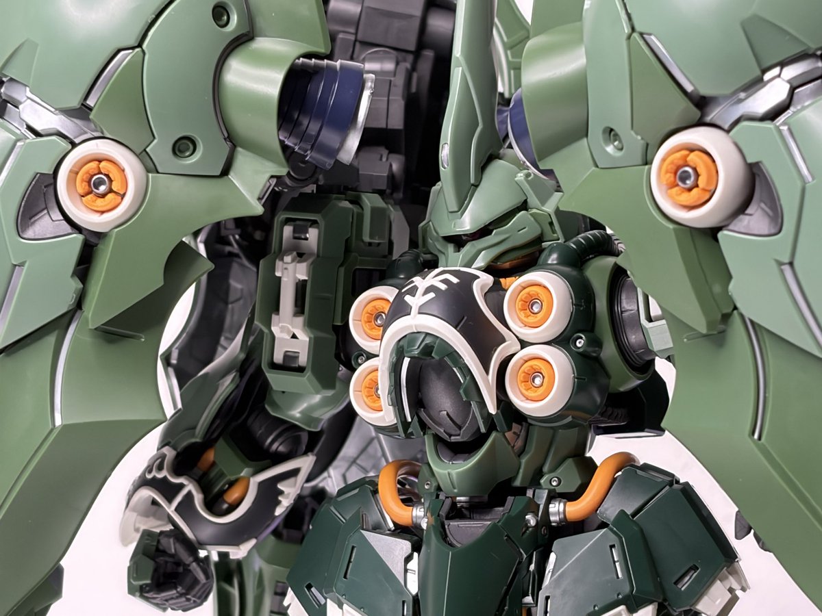 sion_desu_'s tweet photo. 【MGSDクシャトリヤ完成🎉】これまで作ったガンプラの中でもトップクラスに凄いキットに感激しています！組む時にシビアな部分もあったり簡単ではなかったのですが、ゆっくり楽しく作ることができました！しおんのクシャトリヤはマリーダさんに捧げます🫡みなさん応援ありがとうございました✨ https://t.co/NkfKyrlF0s