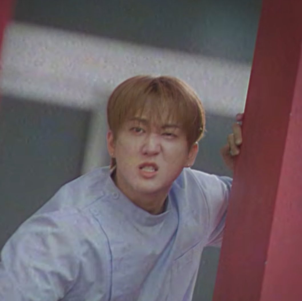 jinimuse152855's tweet photo. OH MY GOD CHANGBIN KILLED LINO BECAUSE HE WAS IN LOVE WITH FELIX BUT NOW ALL HIS PLANS WENT TO SHIT BECAUSE FELIX FELL IN LOVE W INNIE’S POSSESED SELF WHO IS ACTUALLY LINO https://t.co/J4jR31soV6