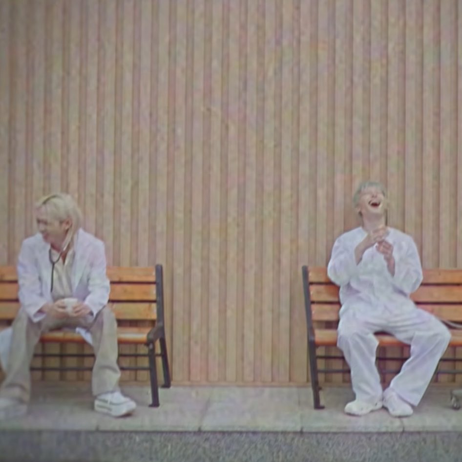 jinimuse152855's tweet photo. OH MY GOD CHANGBIN KILLED LINO BECAUSE HE WAS IN LOVE WITH FELIX BUT NOW ALL HIS PLANS WENT TO SHIT BECAUSE FELIX FELL IN LOVE W INNIE’S POSSESED SELF WHO IS ACTUALLY LINO https://t.co/J4jR31soV6