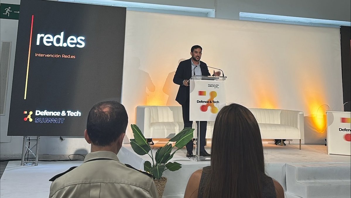 redpuntoes's tweet photo. 📍Llegamos a Gijón.
En el Defence &amp; Tech Summit, participamos en la clausura para hablar de tecnología e innovación.
🪩Un ámbito al que https://t.co/imOWqcQDSS también contribuye con infraestructuras estratégicas como RedIRIS, conectando universidades y centros de investigación. https://t.co/h6VFAfv2VR