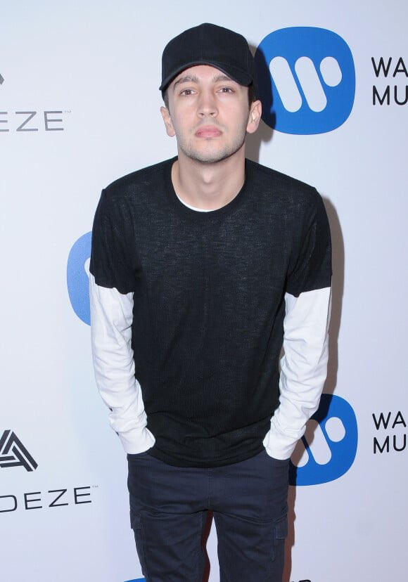 Tyler_yoseph's tweet photo. Tyler what the fuck 😭 https://t.co/5WydBp23Ts