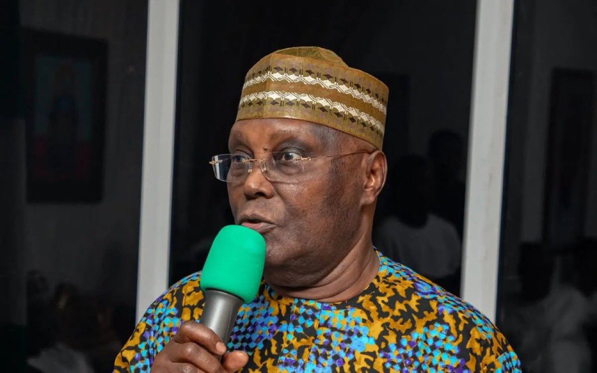 NigeriaStories's tweet photo. ‘How did you transfer N750bn to people without phones?’ 

~ Atiku Abubakar tackles APC chair https://t.co/je6X7GGds2