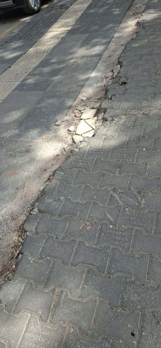 demet_23's tweet photo. Sayın @egobilgi ve @ankarabbld Ankara Çankaya Anıttepe Anadolu lisesi otopark kapısı girişinde yer alan kaldırım ve yol geçişinde malesef ciddi sıkıntılar bulunmakta. Bu konuda gerekli önlemleri alınması tadilatın yapılmasını talep etmekteyim.Okulun jandarma tarafında kalan kapı. https://t.co/MDAy7ntY3k