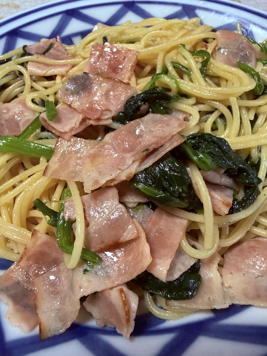 Su_37's tweet photo. 今日は「ベーコンとほうれん草のスパゲティー」を作った。間違いない組み合わせに止めのバターをしっかり効かせたのでウマーで満足満足♪ https://t.co/qOqknWbDXu
