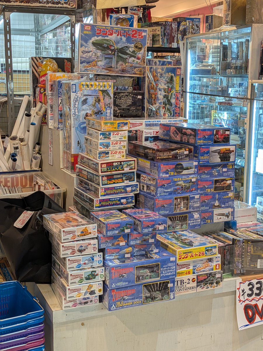 ADMSKITOY's tweet photo. 本日もご来店や買取等誠にありがとうございました
サンダーバードのプラモデルを大量にお持ち頂きました
きれいな曲線もカクッとしたデザインもSFな感じで最高です
写真以外にもまだあるので何かサンダーバードの物を探していた方は是非とも覗きにきて下さい
それでは明日も宜しくお願い致します https://t.co/uSLEDB0VV6