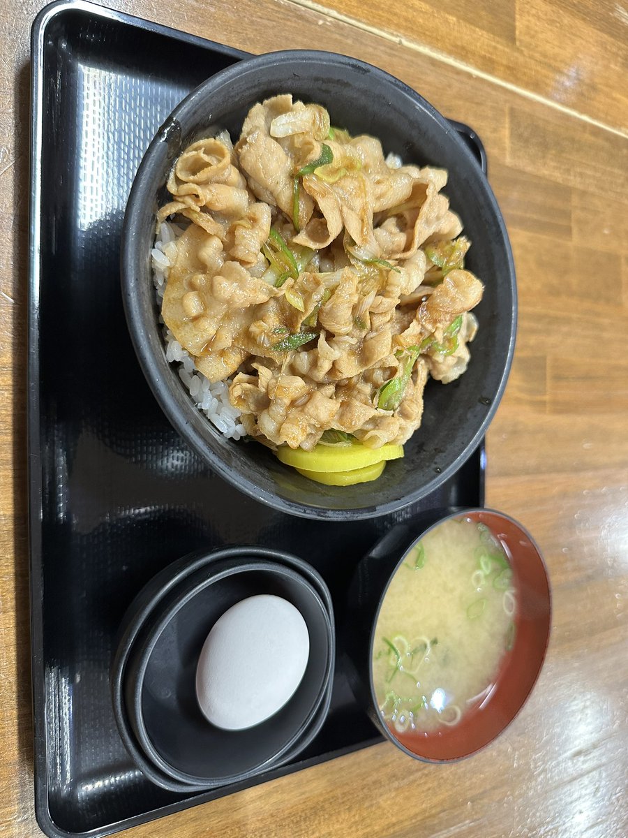 TanukiInuJamP's tweet photo. 今日も一日お疲れ様🤤
今夜のご飯は💁‍♀️

#すた丼 https://t.co/DkZUENO3fs