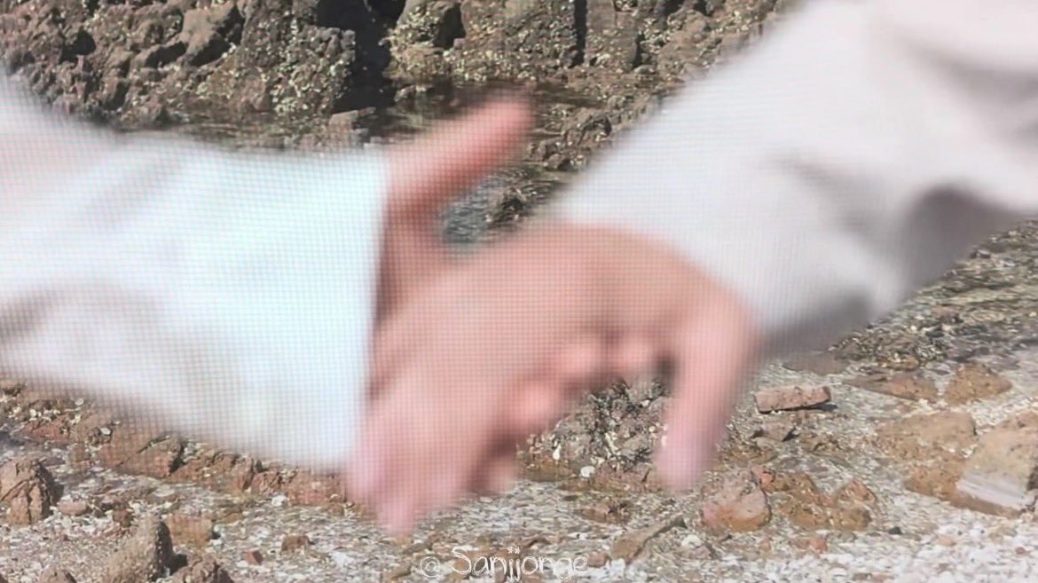 lyraciell's tweet photo. after some “in-depth” research with @thinkngspace we know whose hands these are (we’re normal please don’t think otherwise):

1. mingi &amp; yunho
2. seonghwa &amp; jongho
3. san &amp; yeosang
4. wooyoung &amp; hongjoong https://t.co/WQLZUQ2yL4