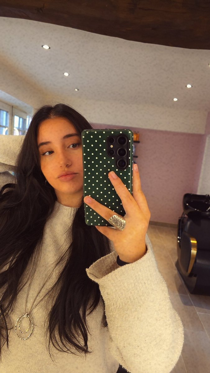 goddess_Nxx's tweet photo. I May look cute but call me the devil 😈
Ik kan je laten huilen💋

#findomnl #tikkieslaafje #cashcows #moneypigs #shedevil #voeten https://t.co/S7vootM93z