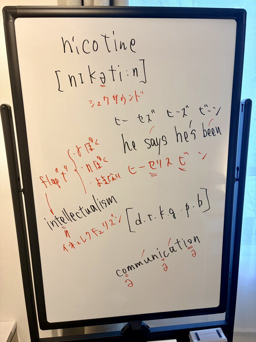 junichi225's tweet photo. 最近レッスンで洋楽（英語詞の曲）の分析をよくやっています。

先日もVPというボイストレーナーの団体でオンライン講義をしてきました。

もちろん音声学やボイトレのメソッドも勉強し続けますが、こういった解説（解釈）のお仕事もどんどんやっていこうと思っています。

洋楽苦手な人、集まれー！！ https://t.co/oLGrzPN0oD
