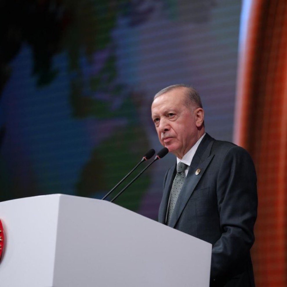 ajansmuhbir1923's tweet photo. Erdoğan’dan yeni anayasa mesajı:

“Türkiye Yüzyılı’na yakışır yeni ve sivil bir anayasa için kolları sıvamak, herkes için gerçek bir samimiyet sınavıdır.” https://t.co/xzHWKOsbPL