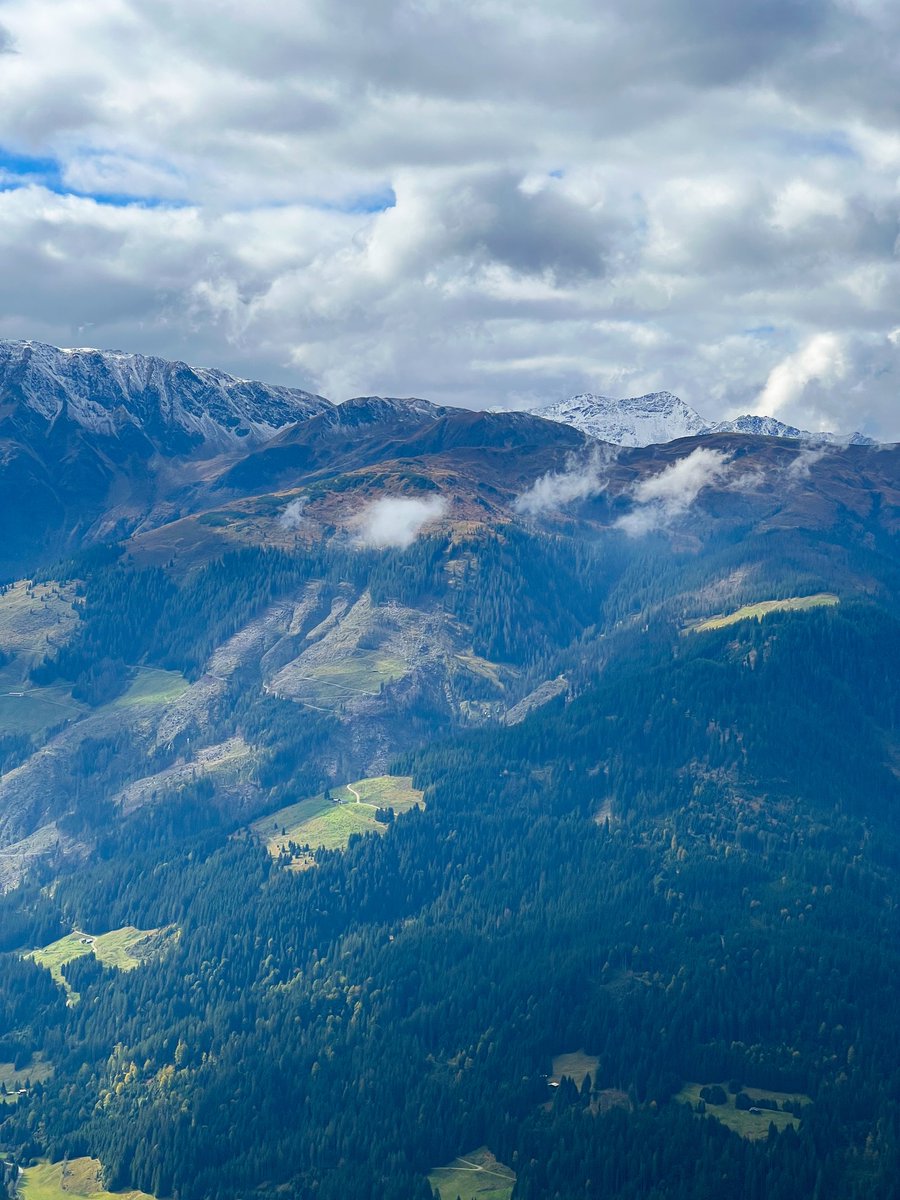 josmaldo's tweet photo. l #instatravel #autumn #instagood #instagram #hiking #wandern #wanderwoman #hikinggirl #mountains #berge https://t.co/k83N0J9p3g