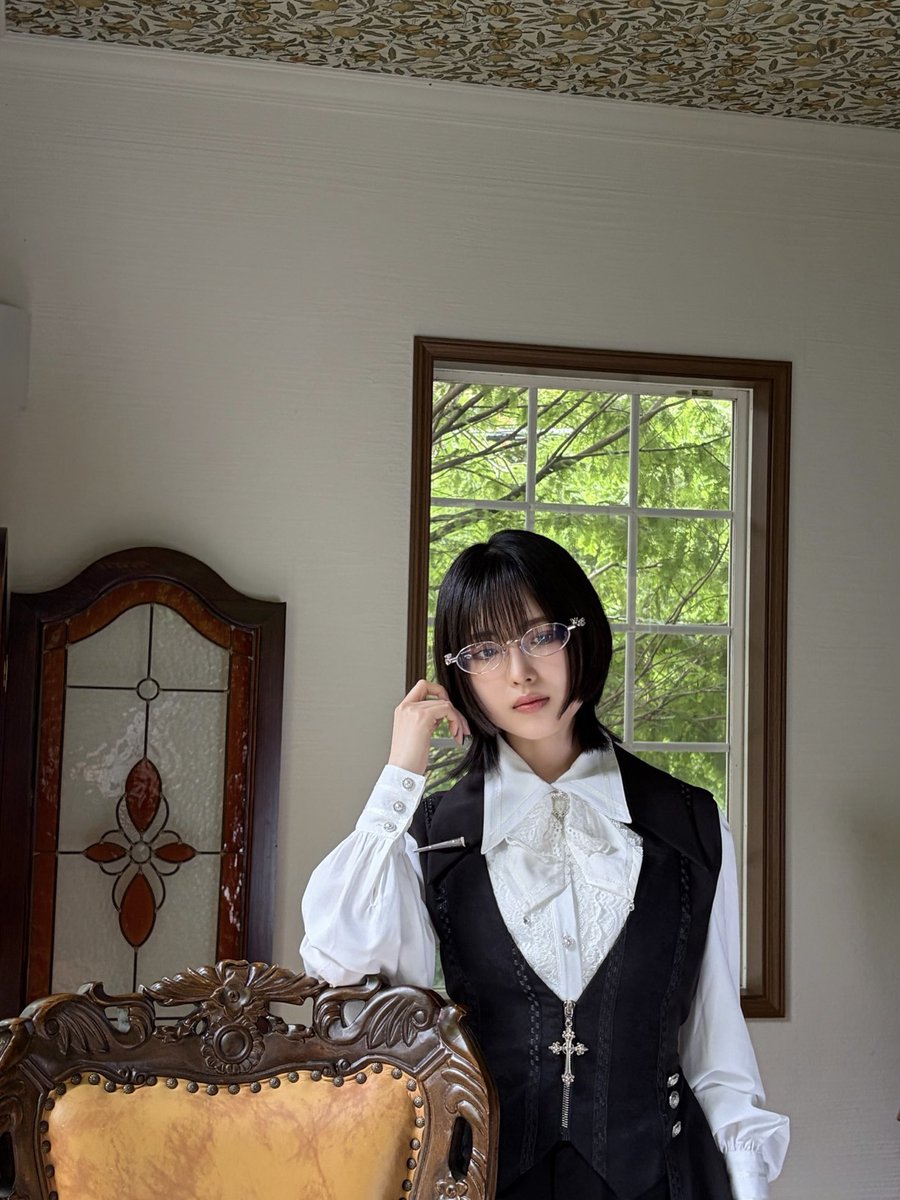 tsumugi_nanase's tweet photo. 今日は #メガネの日 👓︎

ということで、写真集に収録されるメガネ姿のオフショットを公開しちゃいます🩷🖤

声優グランプリ11月号にて、
『七瀬つむぎ1st写真集』の追加情報が掲載されるのでお楽しみに✨

#声優グランプリ #声グラ https://t.co/9lBAdhkIpV