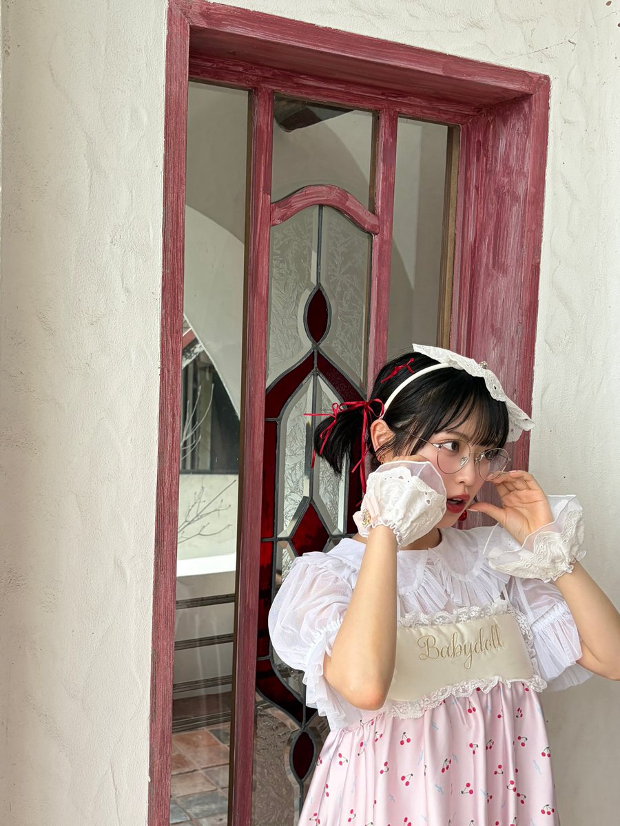 tsumugi_nanase's tweet photo. 今日は #メガネの日 👓︎

ということで、写真集に収録されるメガネ姿のオフショットを公開しちゃいます🩷🖤

声優グランプリ11月号にて、
『七瀬つむぎ1st写真集』の追加情報が掲載されるのでお楽しみに✨

#声優グランプリ #声グラ https://t.co/9lBAdhkIpV
