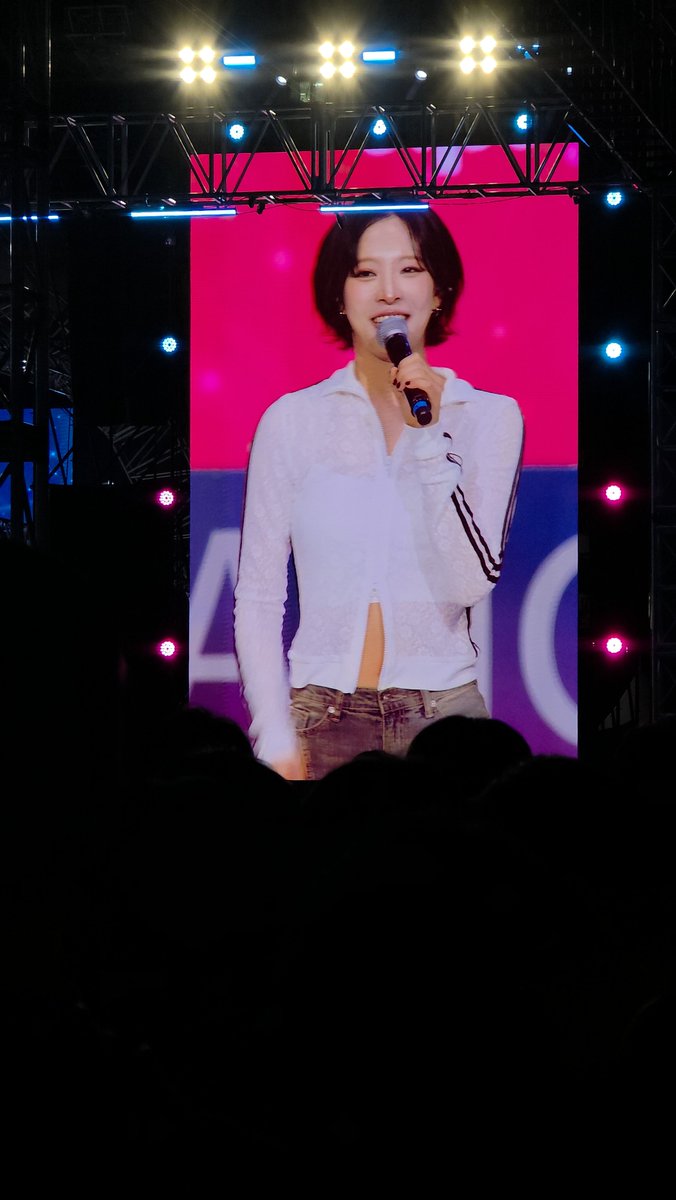 ggung_rabbit's tweet photo. 천안흥타령축제에 빌리 왔다!!
수아 잘 지내는 모습 좋네!

#천안흥타령춤축제 #빌리 #문수아 https://t.co/S193VB67oZ