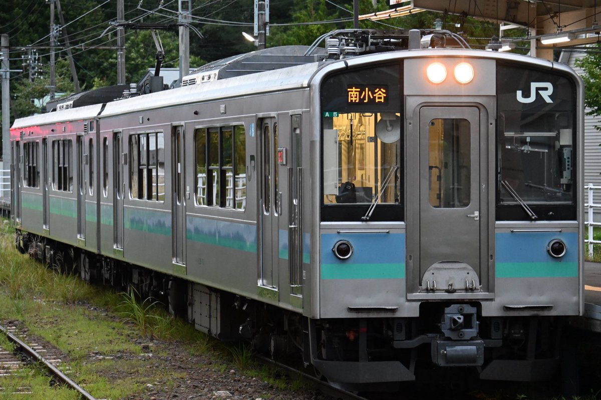 Cocoa_189_510's tweet photo. 中央本線・篠ノ井線・信越本線用のE131系200番台が長野地区でも運用開始。

長野県内では「4種類の"長野色"」が営業運行してるという中々すごい展開に。

E131系、211系、E127系、115系（しなの鉄道）という歴代なラインナップ。 https://t.co/nCTXiTQU5z